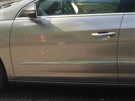 Водительская дверь Volkswagen Passat после покраски